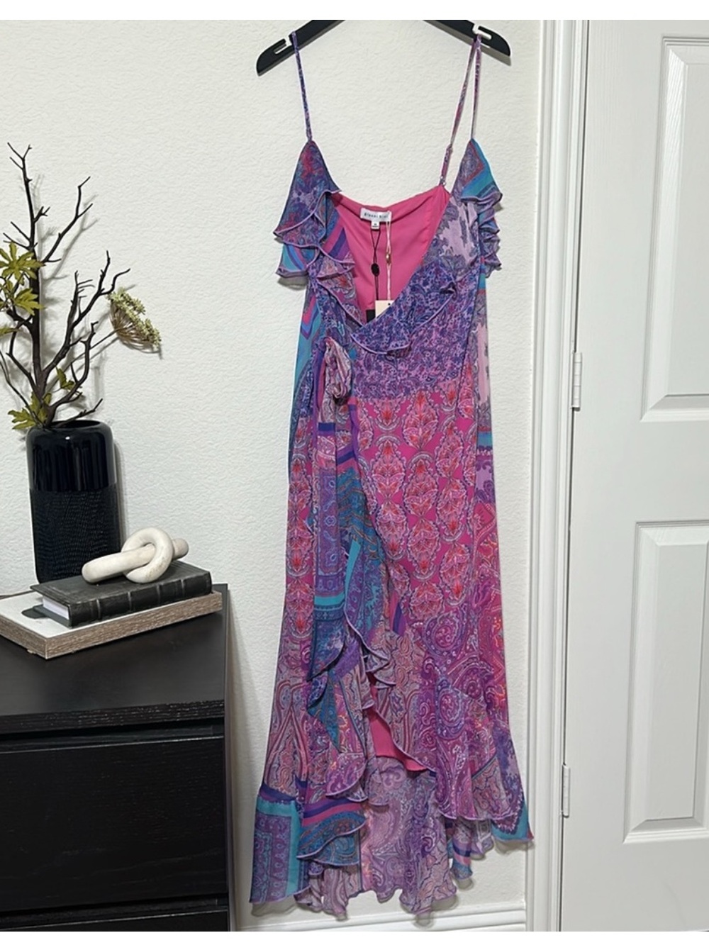 NWT Gianni Bini
x DANNIJO Isabella Printed V-Neck Ruffle Crinkle Chiffon Dress - Picture 4 of 9